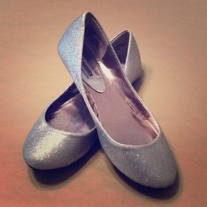 Steve Madden Silver Glitter/Sparkle Flats Size 6.5